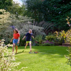 Hozelock Rectangular Sprinkler Plus 220 M -Garden Tools Shop 100 100 250 Plus220M Action03